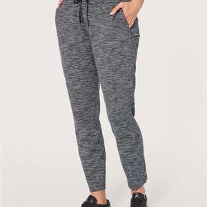Women’s Lululemon Pants On The Fly Pants Size 8 Stretch Yoga Gym Athleisure Work